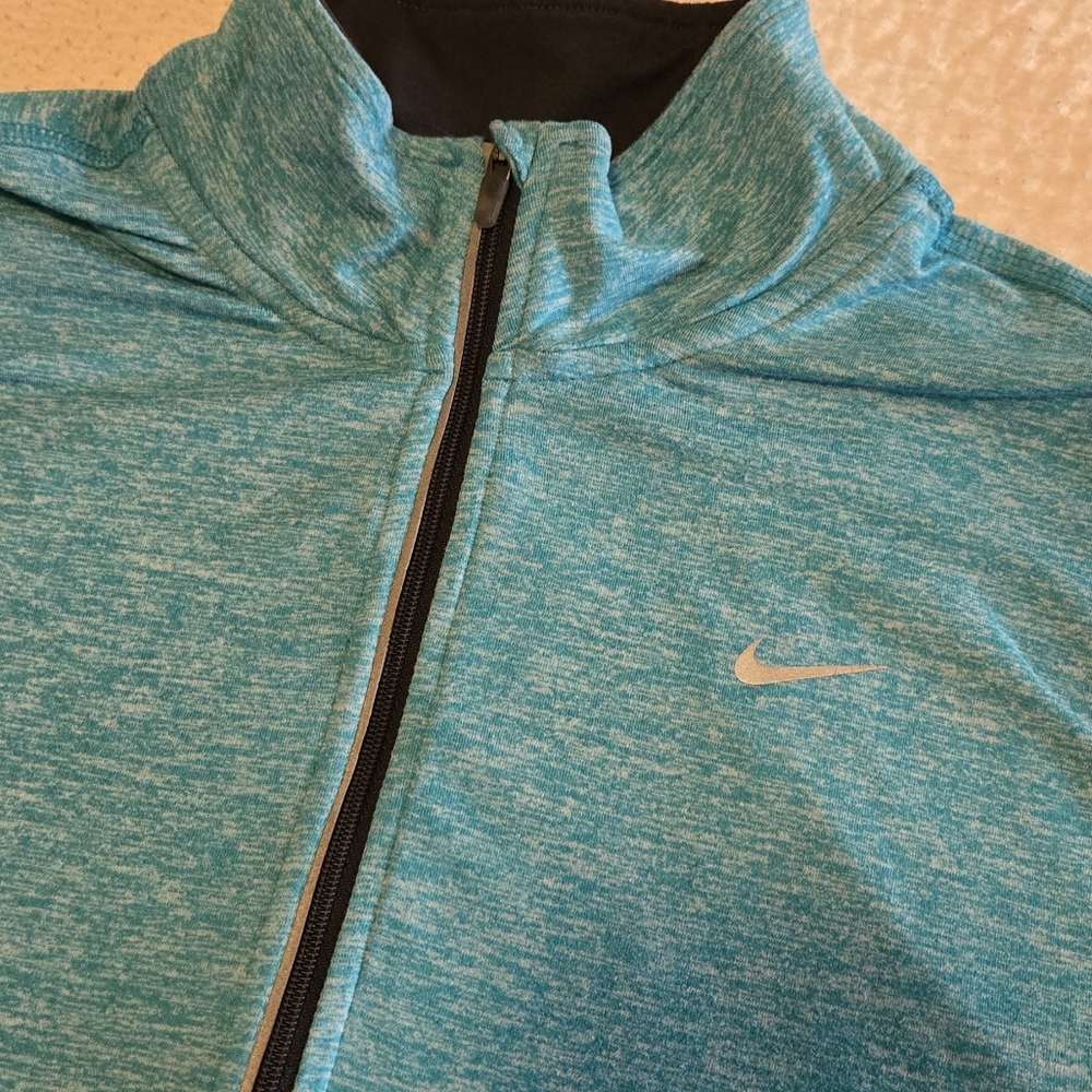 Nike Dri-Fit pullover, size medium - Picture 5 of 8